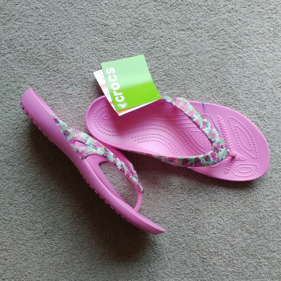 crocs women's kadee ii graphic flip flop